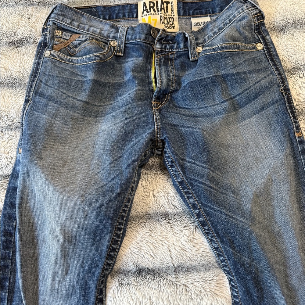 Ariat Relaxed Blue Jeans with Vintage-Inspired Fading